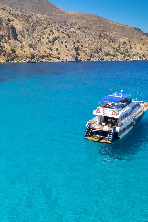 crete rent a yacht